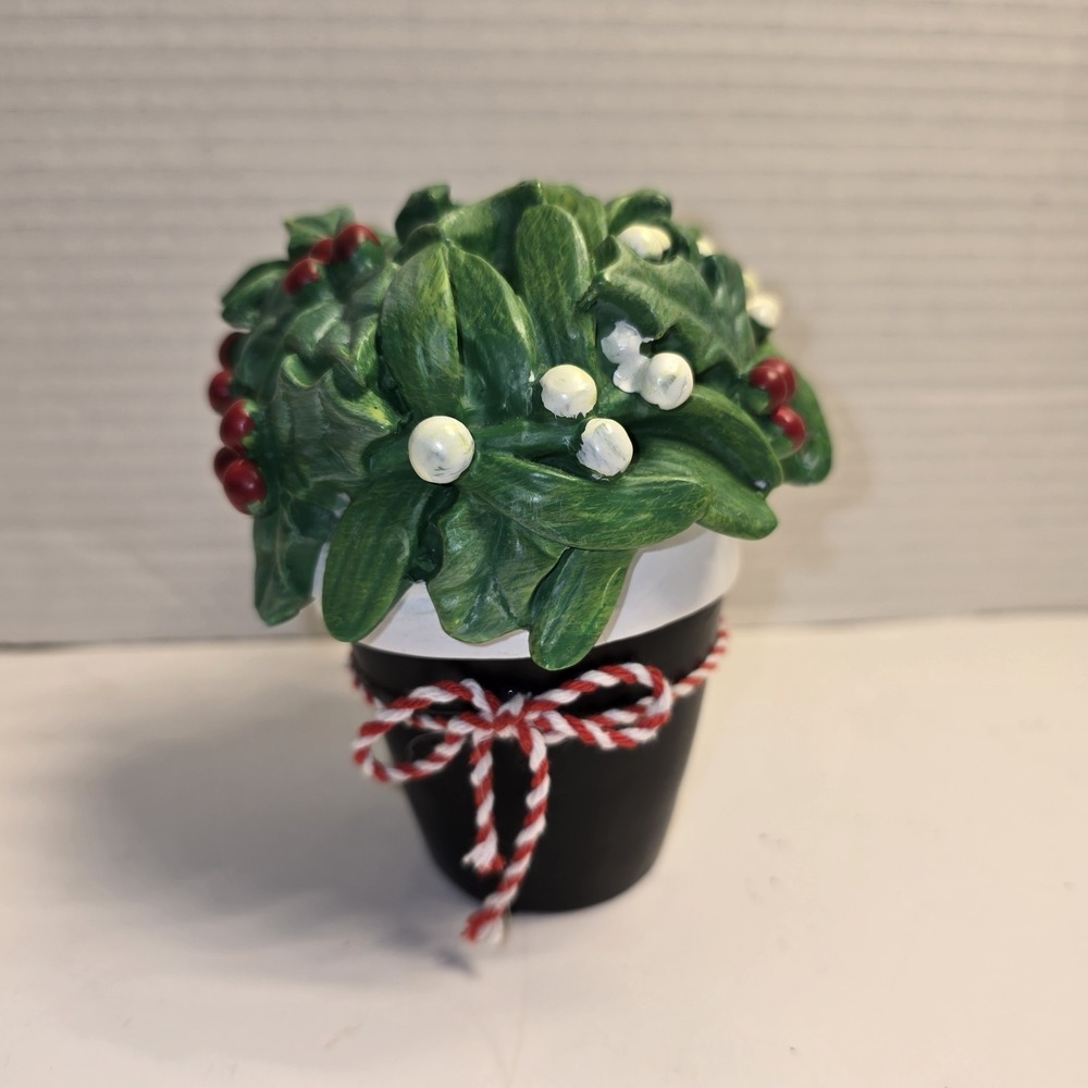 Ashland Mistletoe &‎ Holly Solid Tabletop Decor NEW